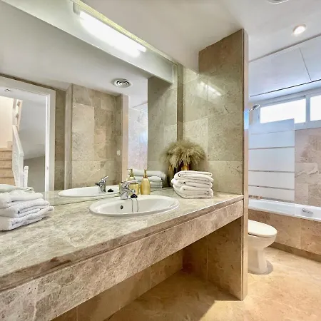 Appartamento Unique Townhouse In Front Of Puerto Banus *