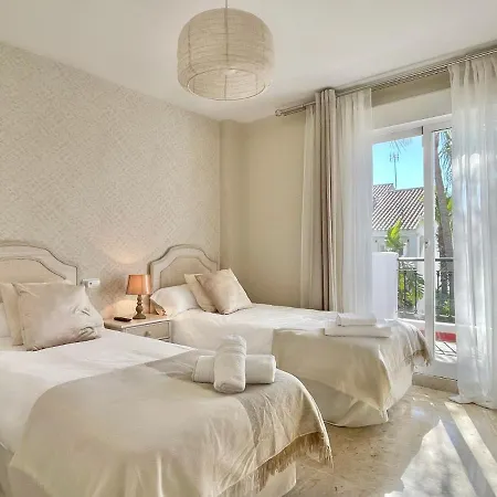 Unique Townhouse In Front Of Puerto Banus Appartamento